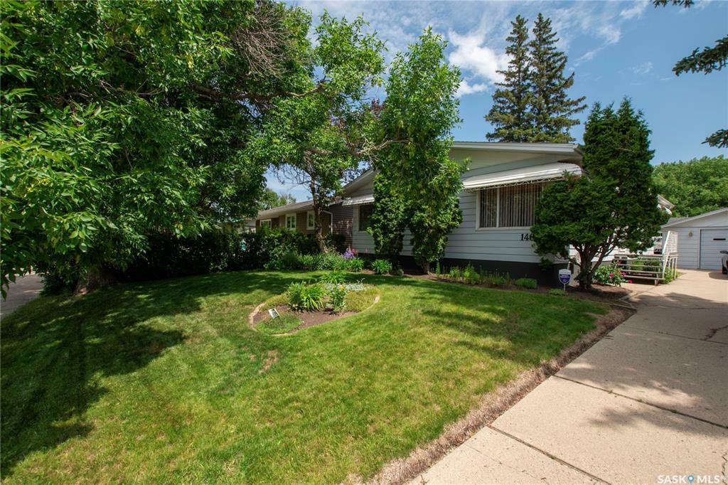Property Photo: 1406 McNaughton Avenue SK S7M 3X8