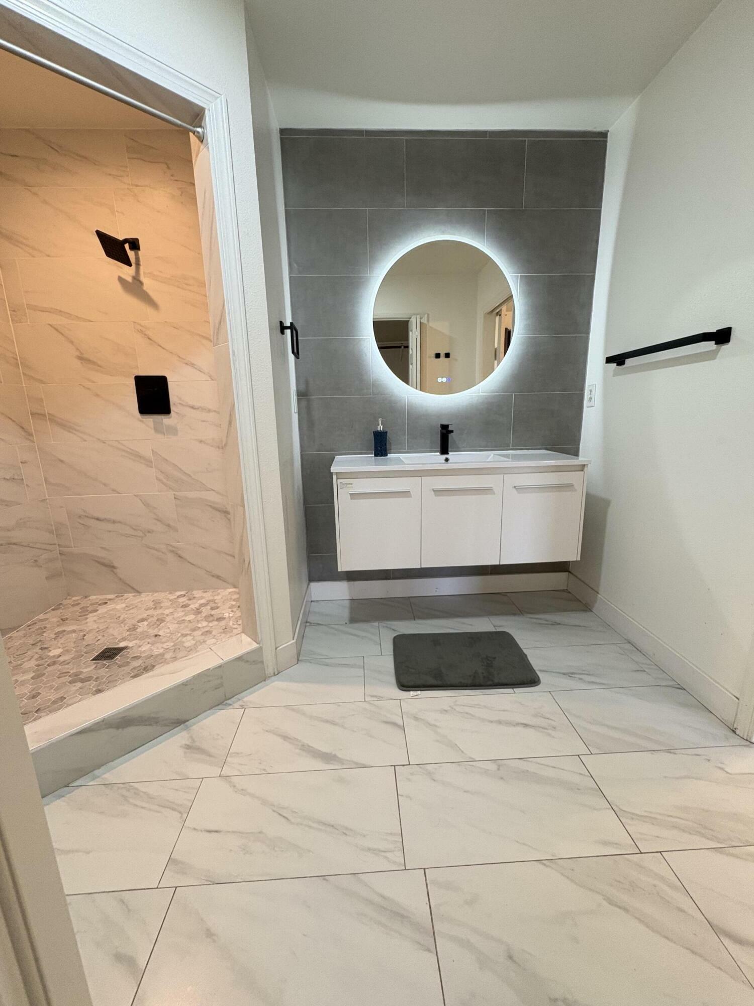 Property Photo: 830 W Vassar Avenue CA 93277