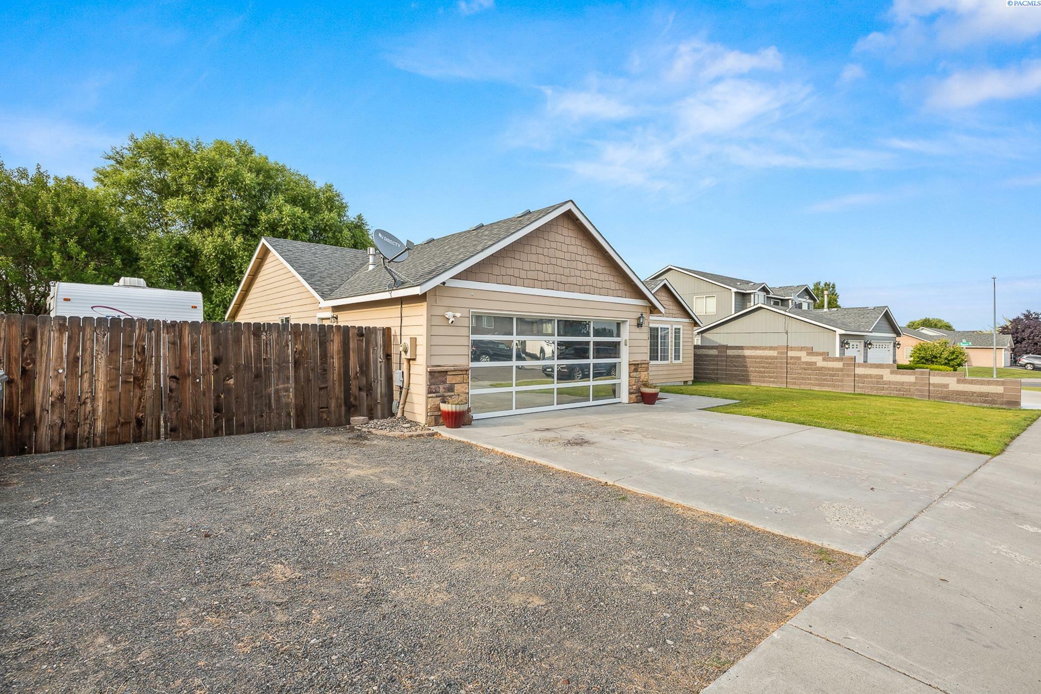 Property Photo:  1716 W 40th Ave  WA 99337 