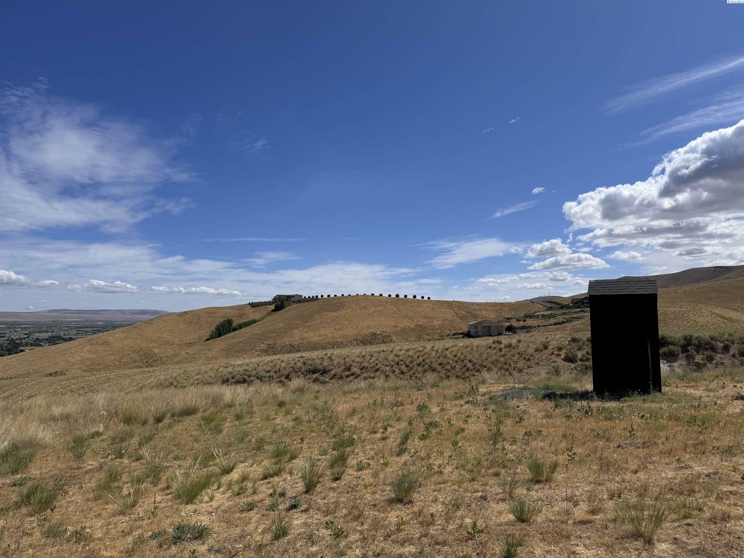 Property Photo: 27905 Richards Rd WA 99350