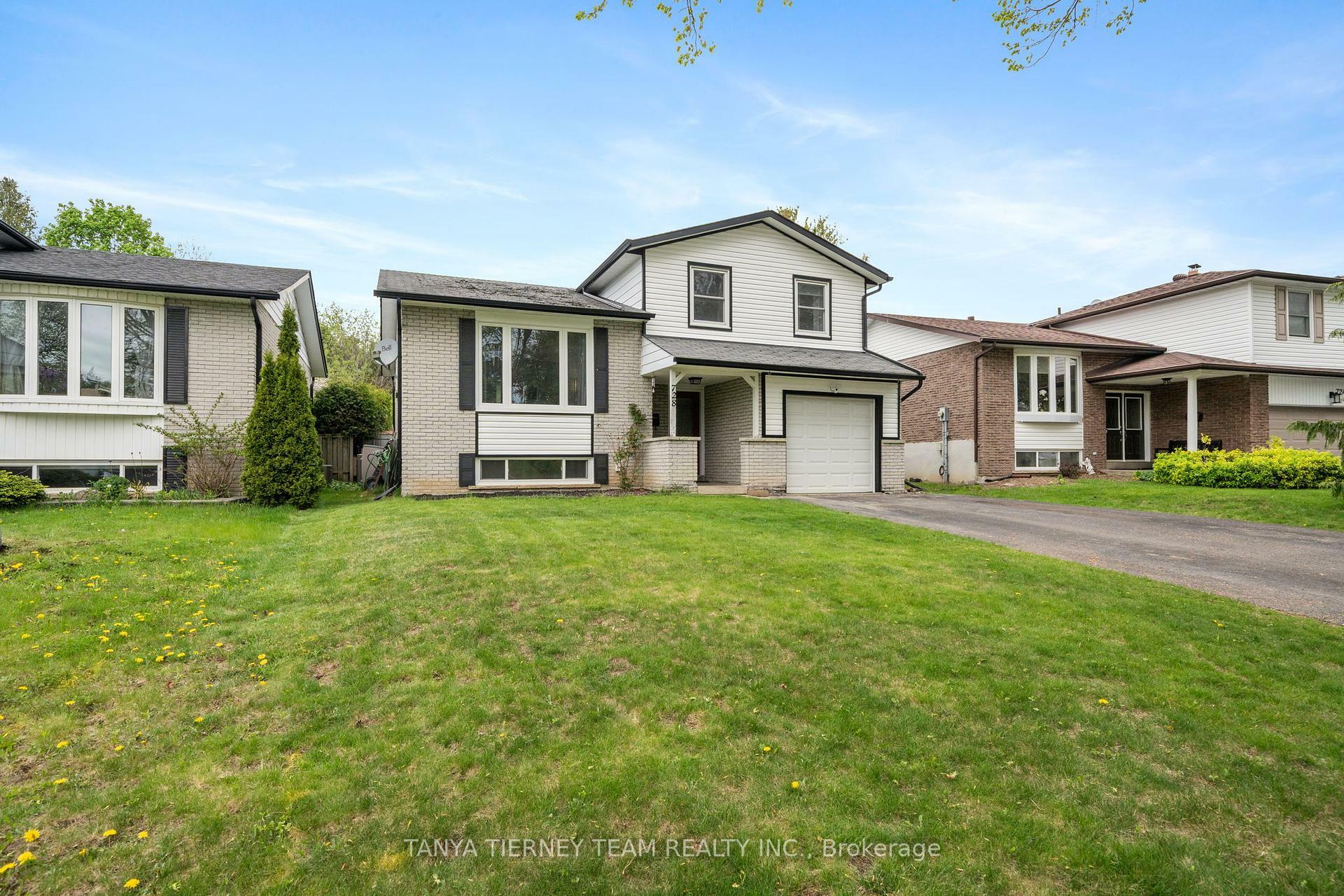Property Photo: 728 Bermuda Avenue ON L1J 6A8