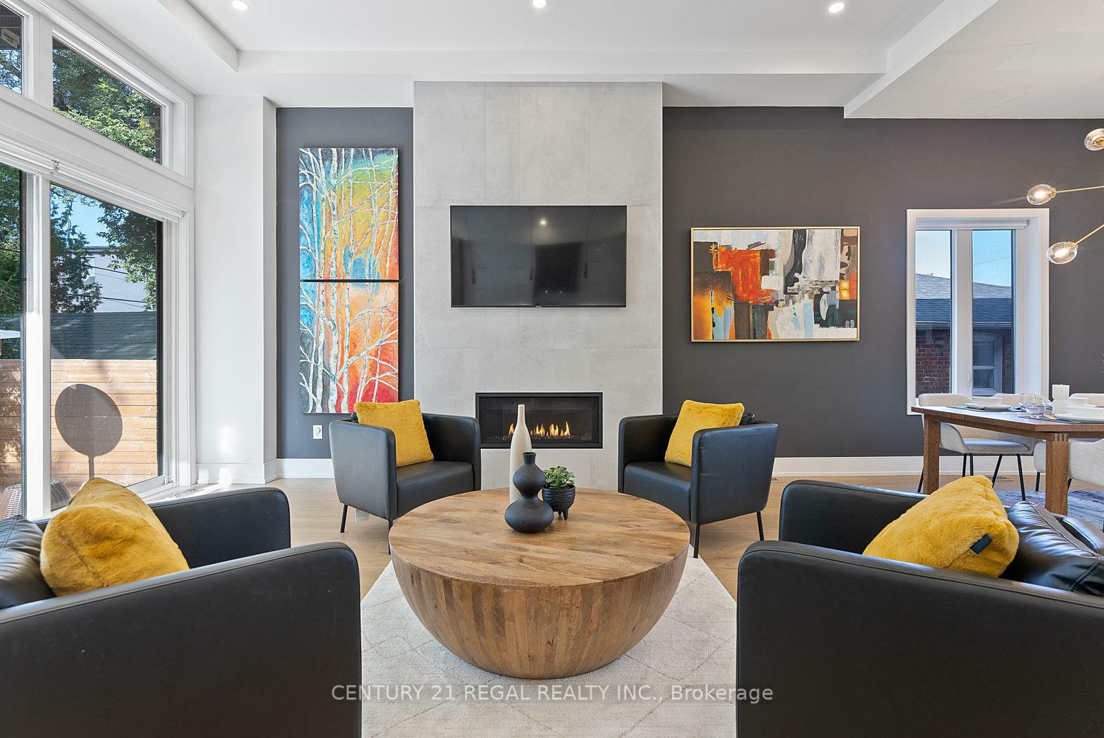 Photo de la propriété: 84 Bexhill Avenue ON M1L 3C1