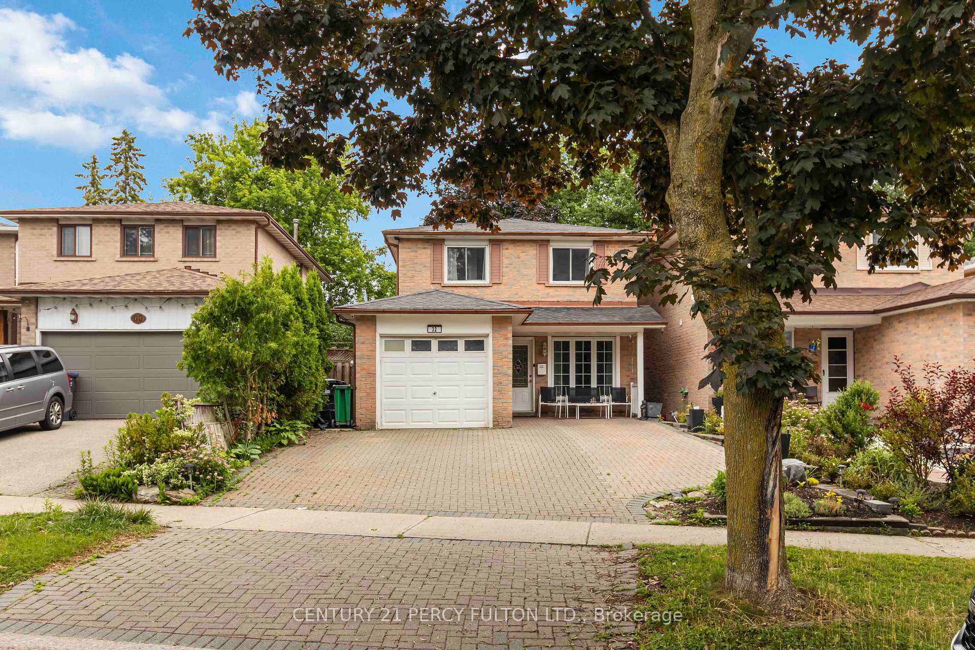 Photo de la propriété:  32 Barrington Crescent  ON L6Z 1N3 