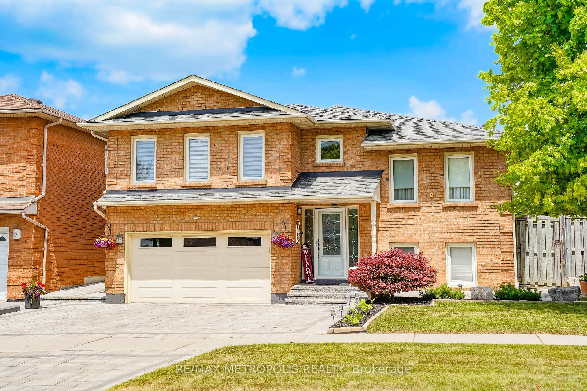 Property Photo: 26 Limestone Crescent ON L1N 8N7