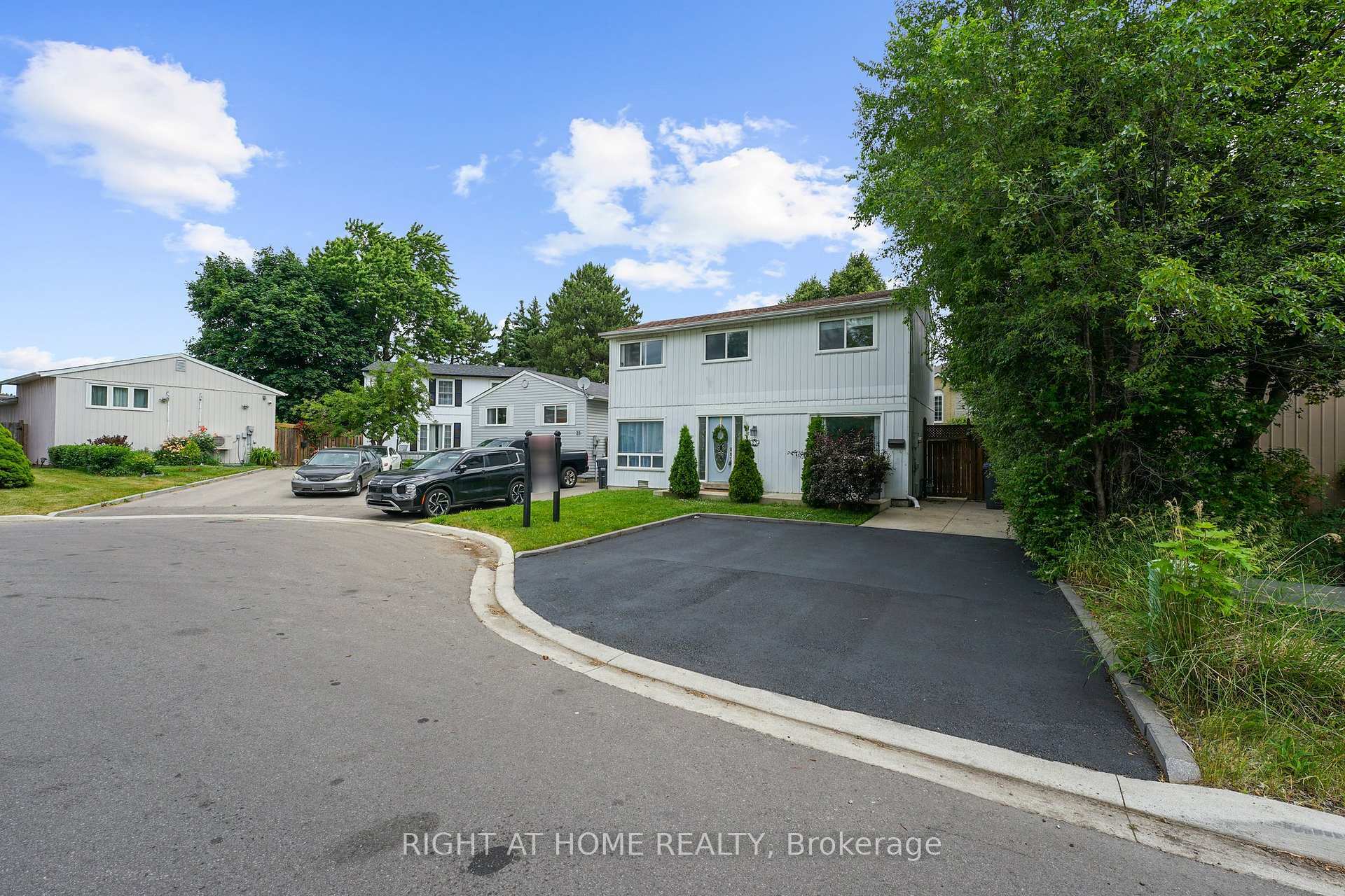 Property Photo: 23 Huntingwood Crescent ON L6S 1S5