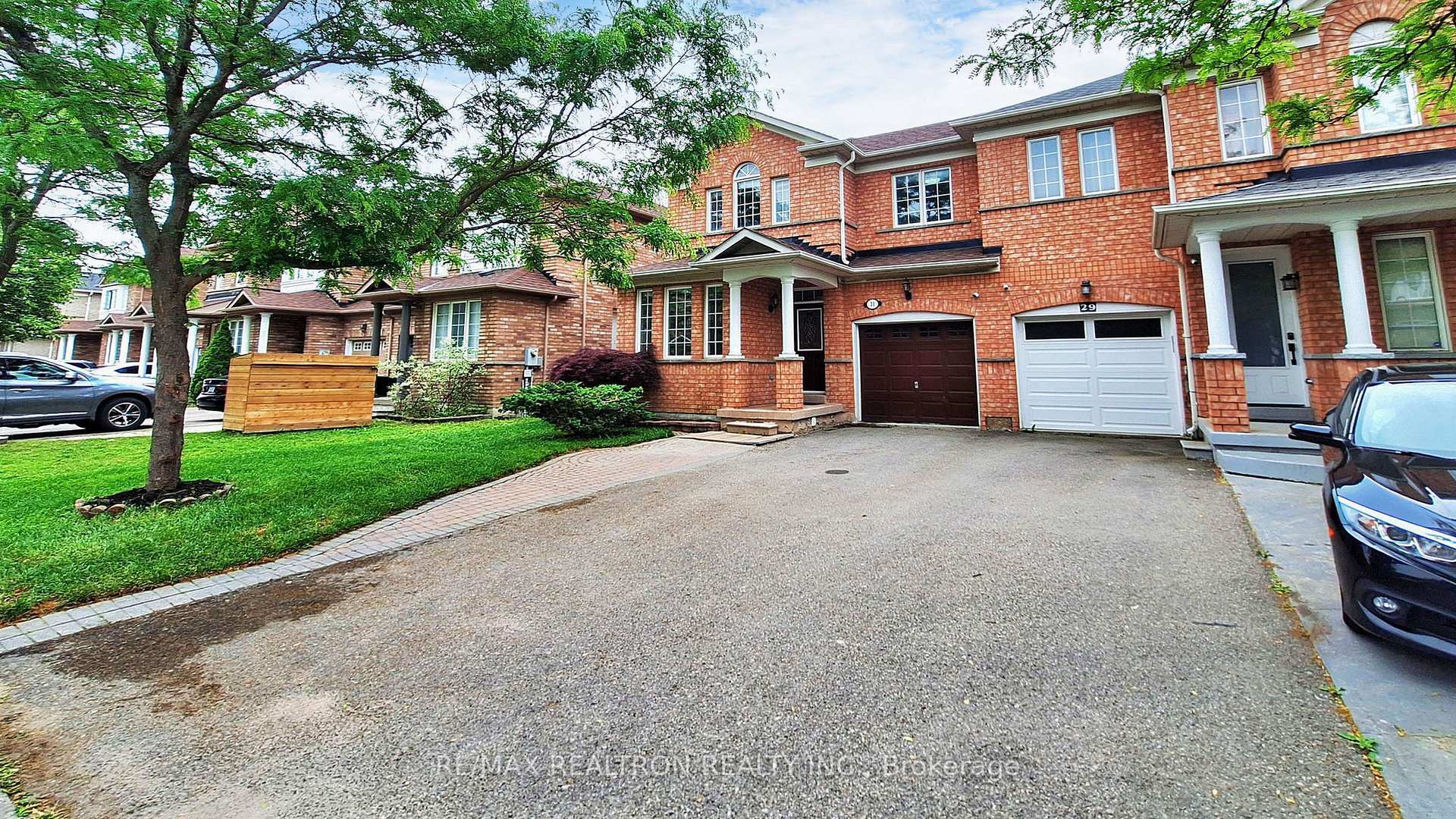Property Photo: 31 Sedgeway Heights ON L4H 3B1