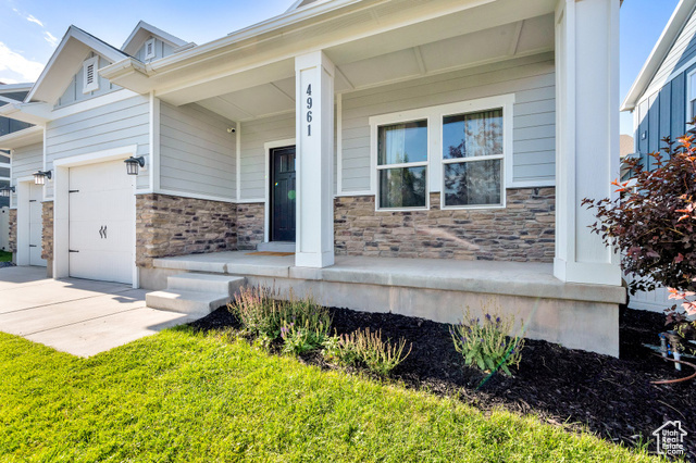 Property Photo: 4961 E Oakwood Dr UT 84005