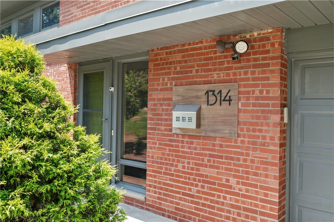Property Photo: 1314 Arrowood Drive PA 15243