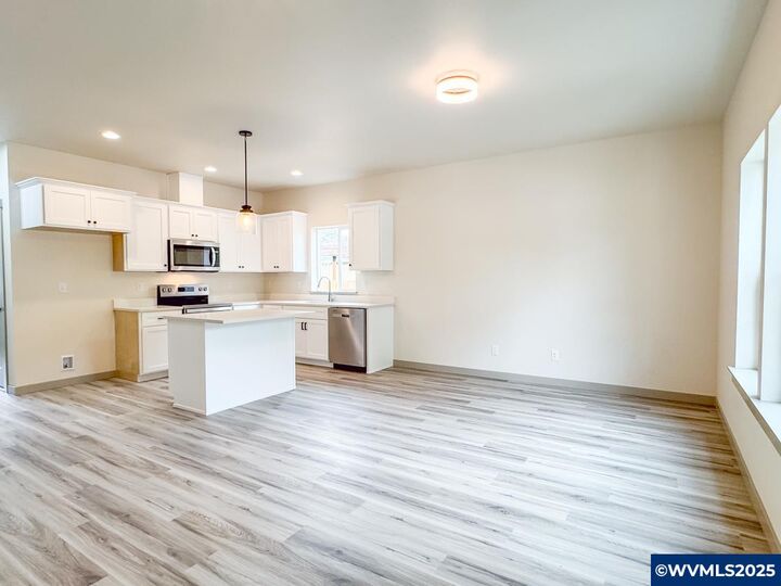 Property Photo: 1174 7th St NW OR 97304