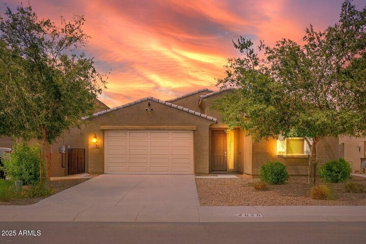 Property Photo: 626 W Tallula Trail AZ 85140