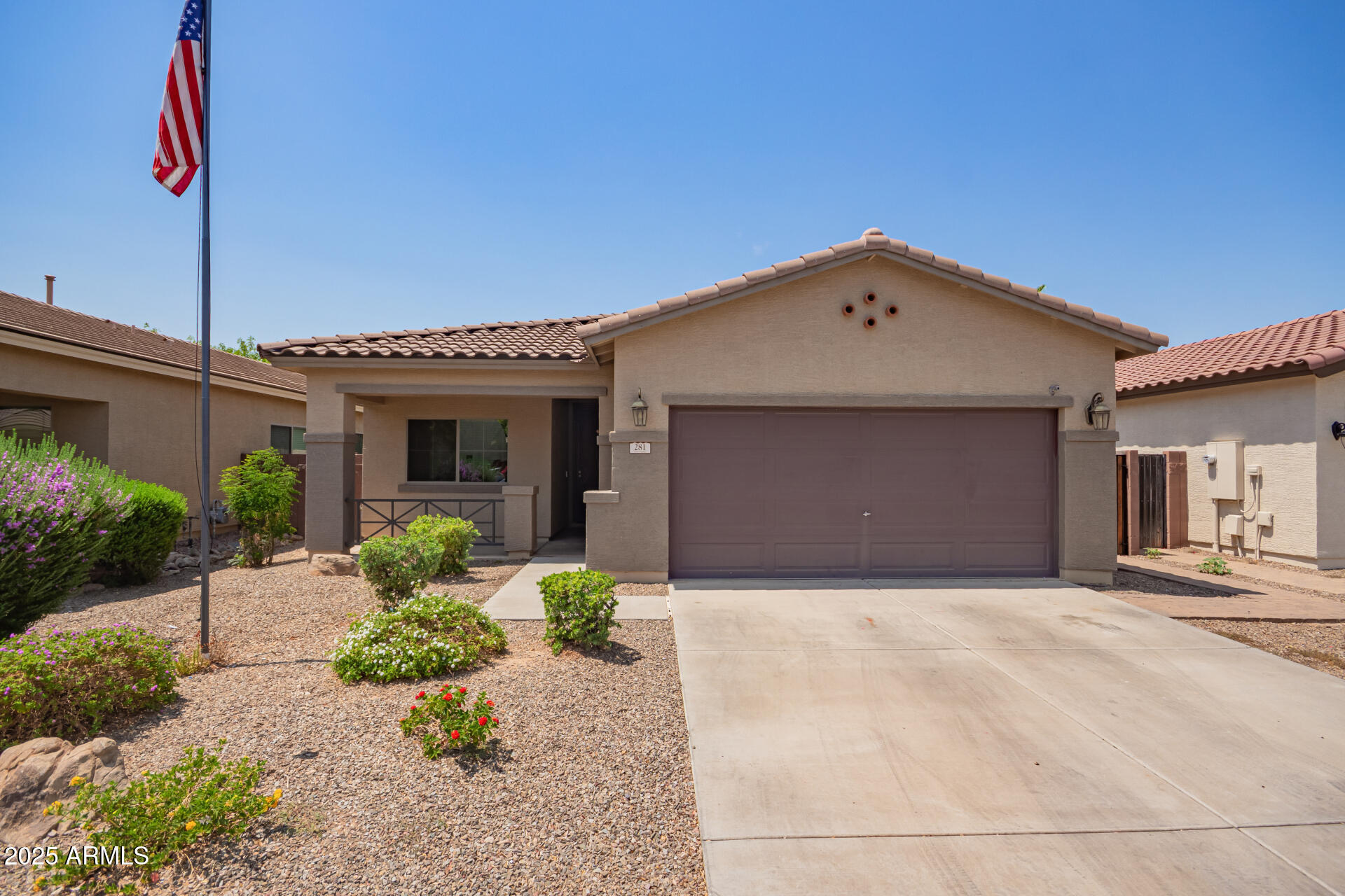 281 W Dragon Tree Avenue  San Tan Valley AZ 85140 photo