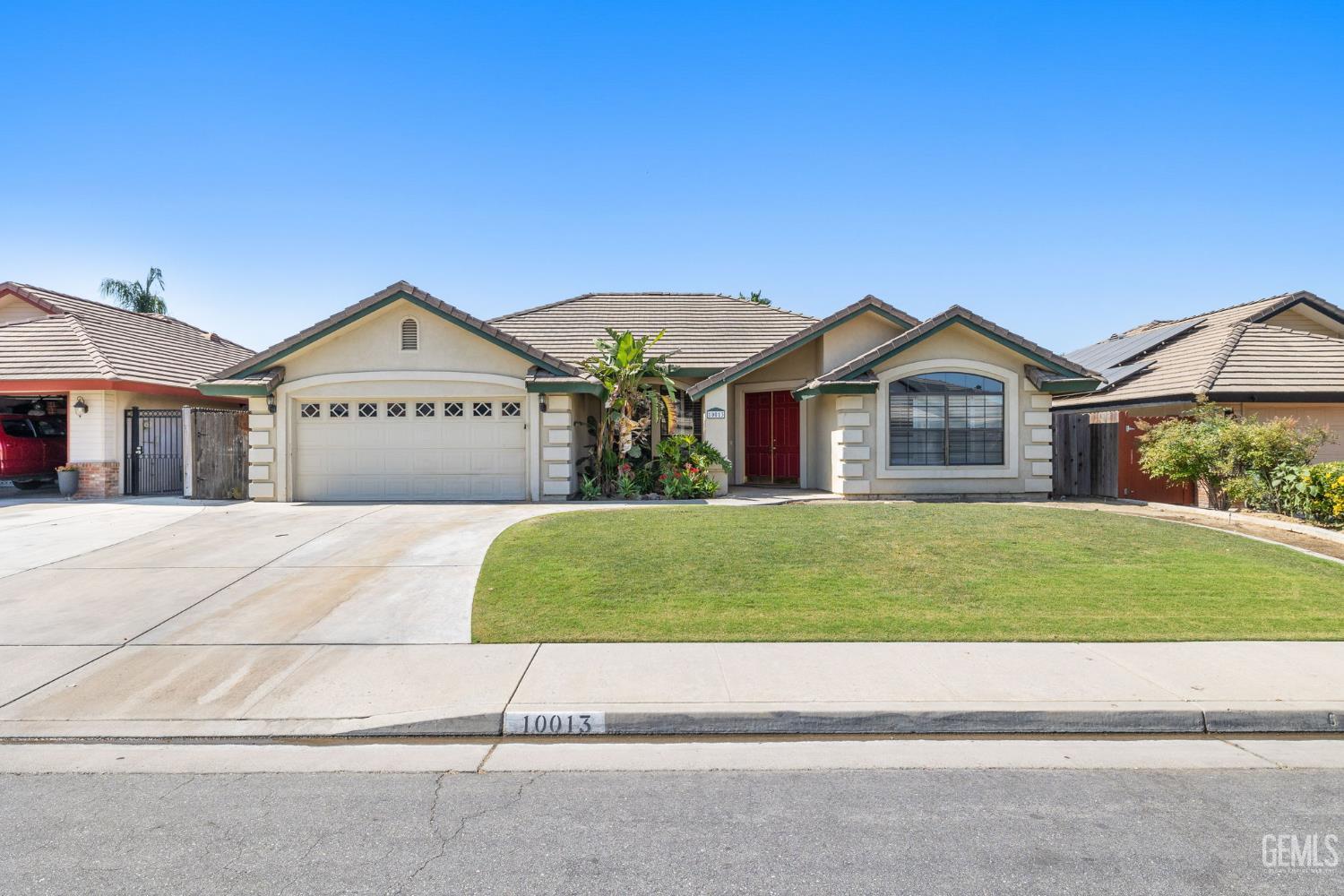 Property Photo: 10013 Tuscarora Drive CA 93312