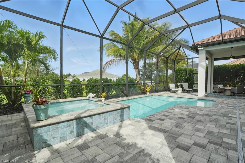Property Photo: 3242 Belon Ln FL 34114