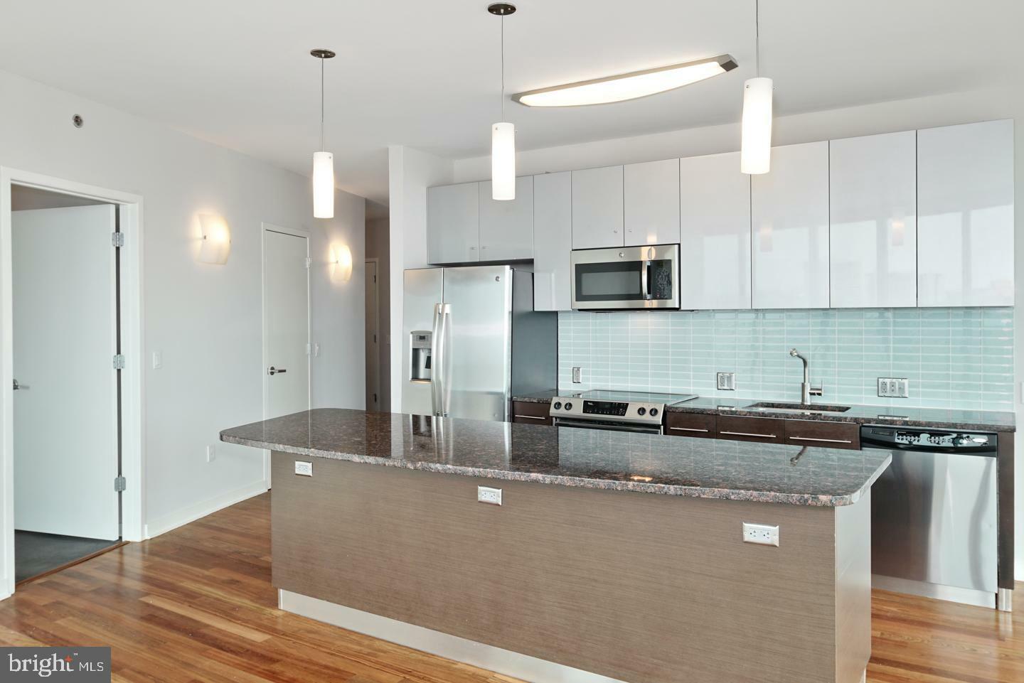 Property Photo: 2101 Market Street 1902 PA 19103
