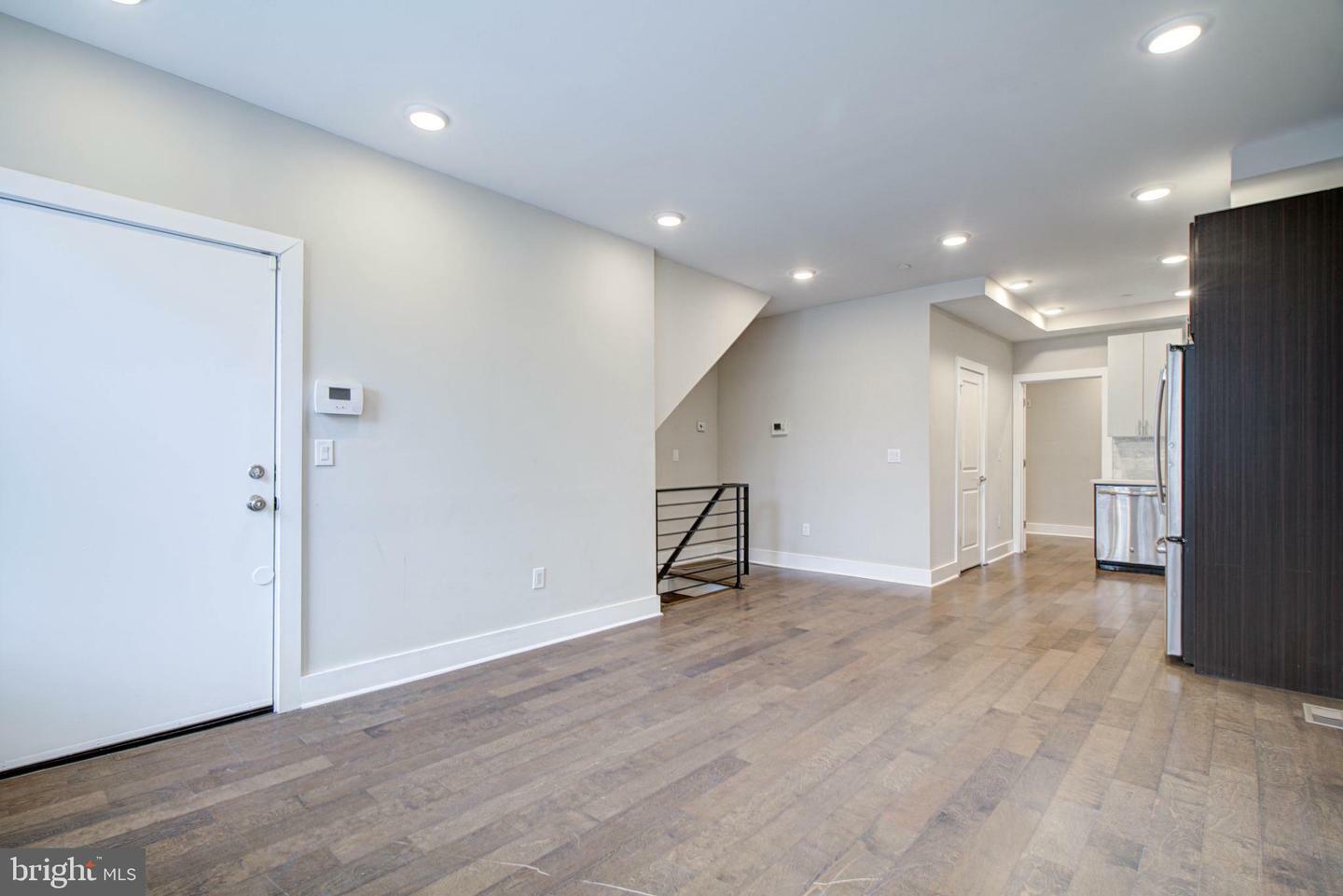 Property Photo: 2512 Frankford Avenue 1A PA 19125