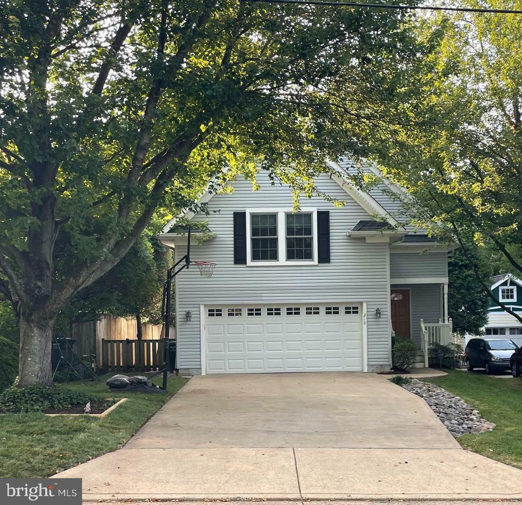 Property Photo:  210 N Oak Street  VA 22046 