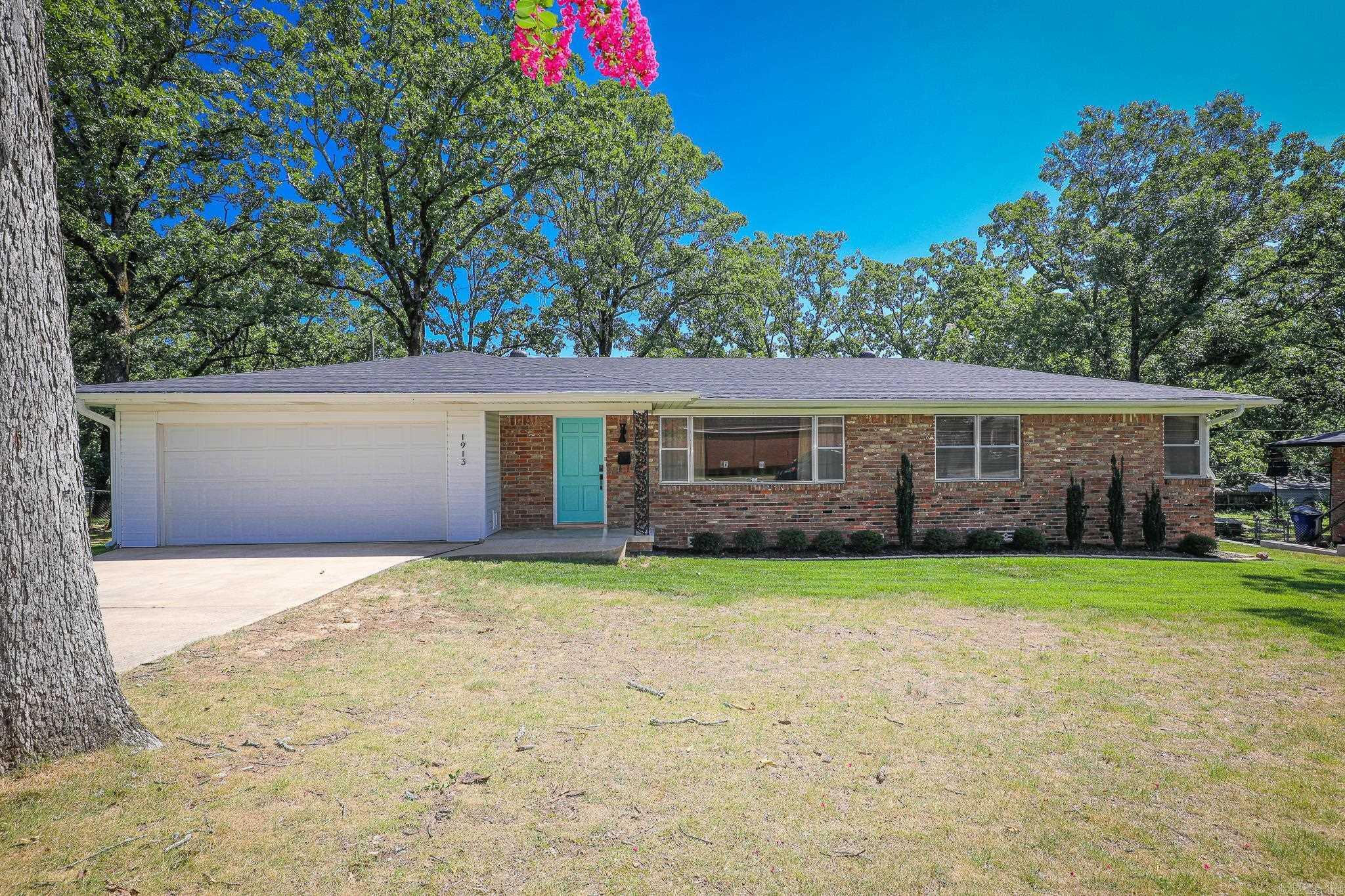 Property Photo: 1913 Topf Rd AR 72116-7420