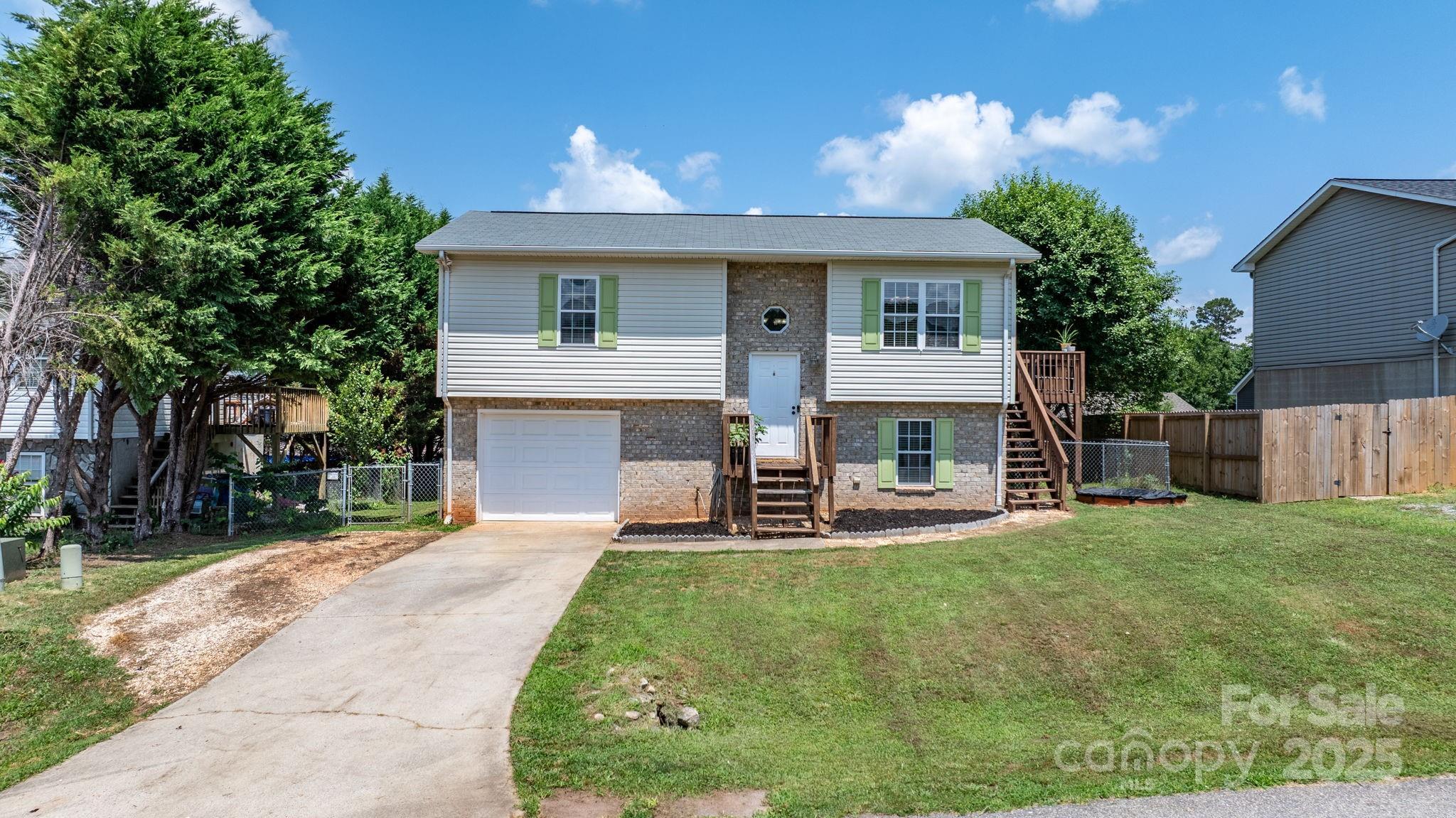 Property Photo: 23 Redwood Court NC 28601