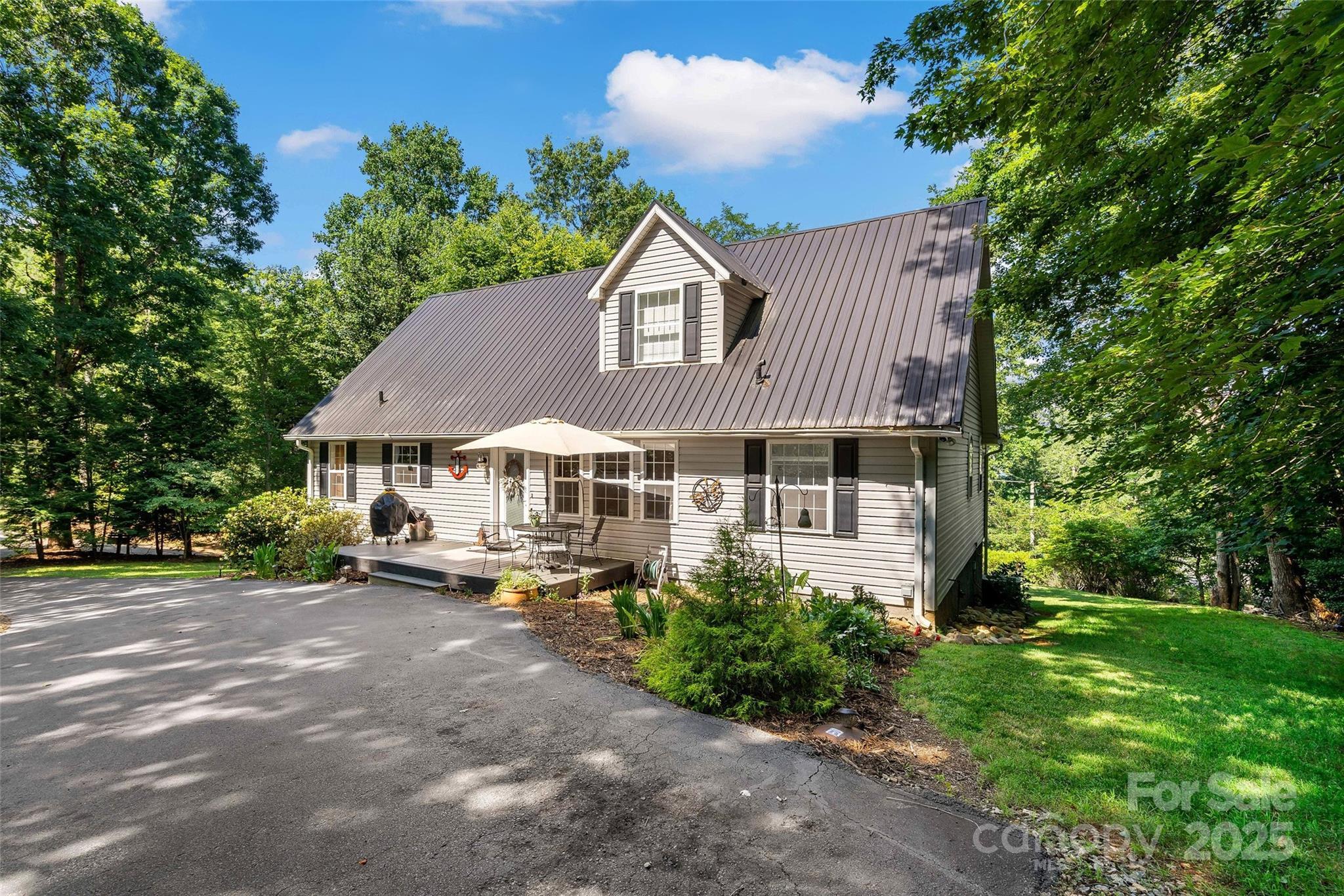Property Photo: 1181 Forest Lake Heights Drive NC 28761