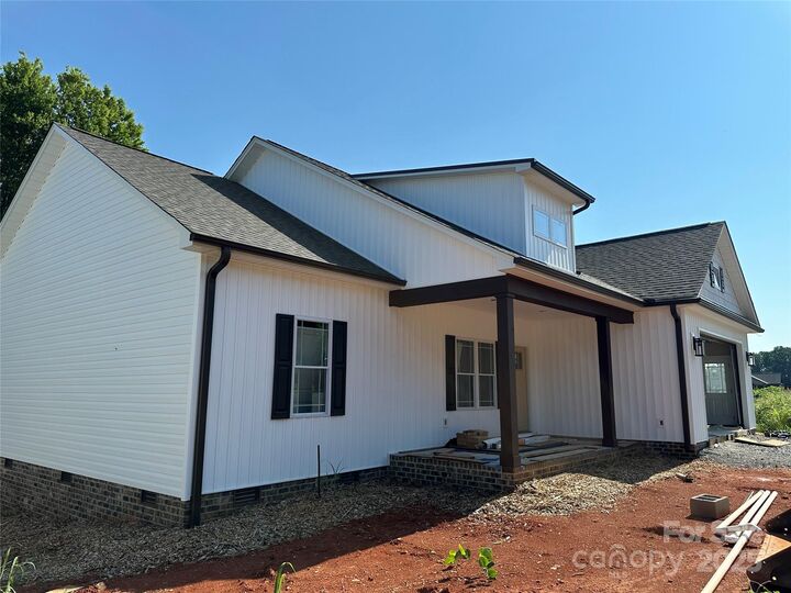 Property Photo:  4940 Southview Drive  NC 28602 