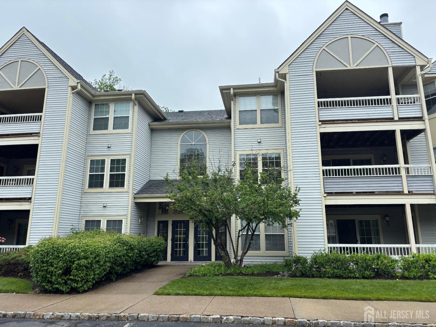 Property Photo:  112 Biscayne Court 8  NJ 08540 