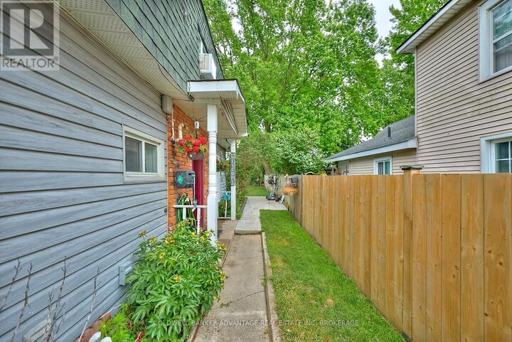 Photo de la propriété:  715 Tamarac Street  ON N1A 2E3 