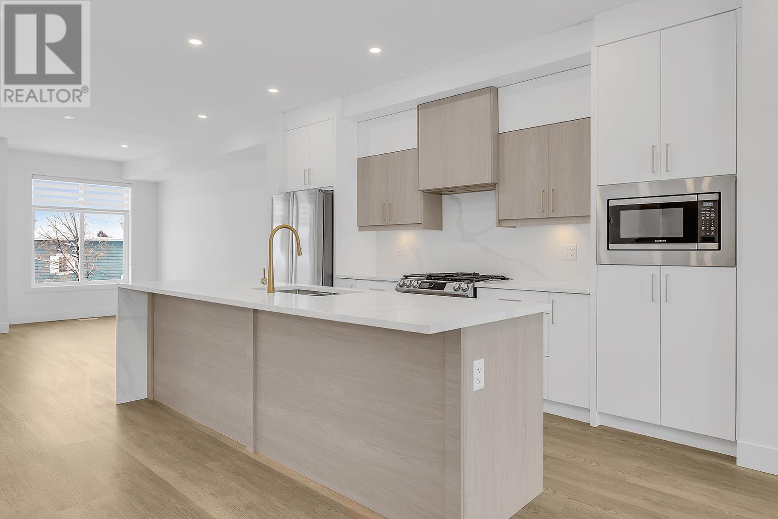 Photo de la propriété: 5300 Main Street 103 BC V1W 0C1
