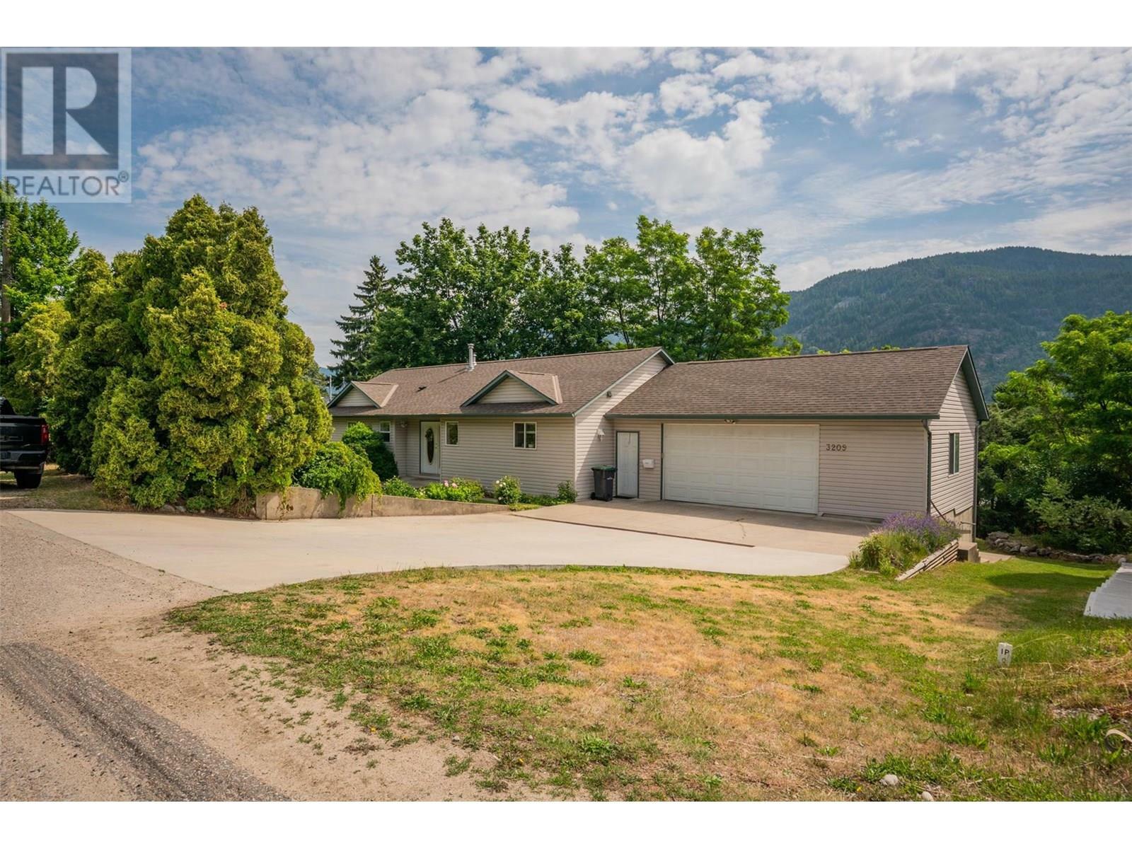 Property Photo: 3209 5th Avenue BC V1N 2V6