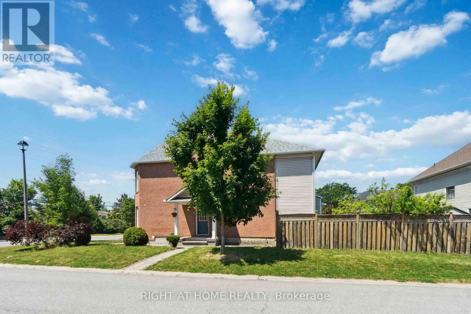 Photo de la propriété: 56 Appledale Drive ON K2J 4W6