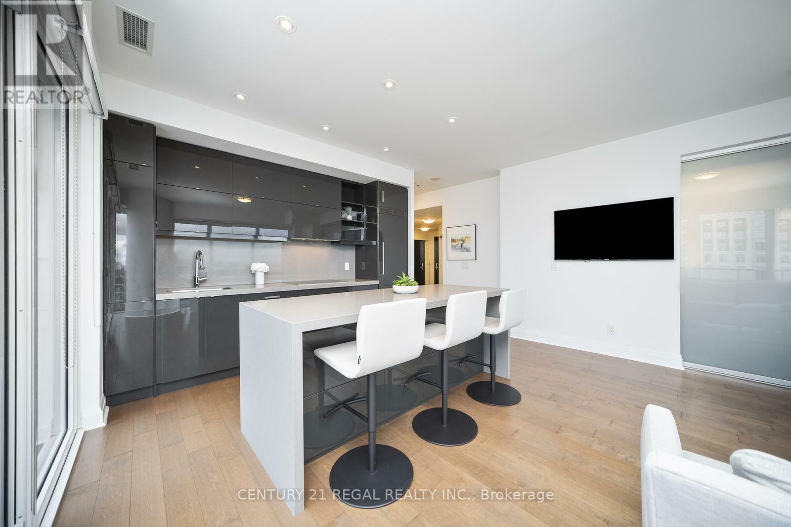 Property Photo: 65 St Mary Street 2407 ON M5S 0A6