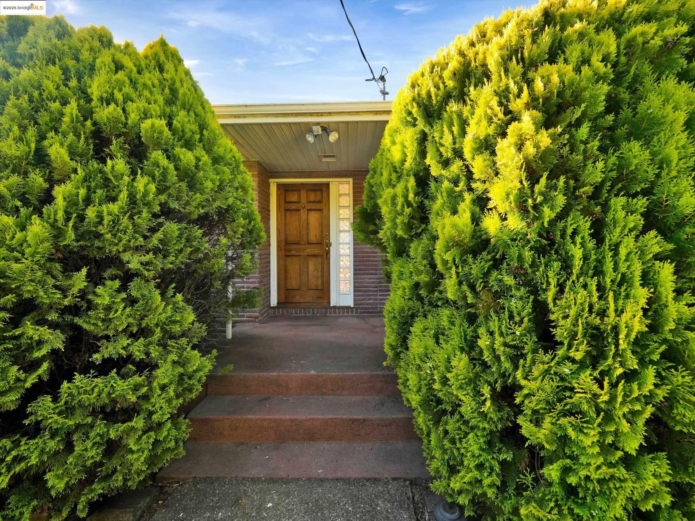 Property Photo: 3303 Rubin Dr CA 94602