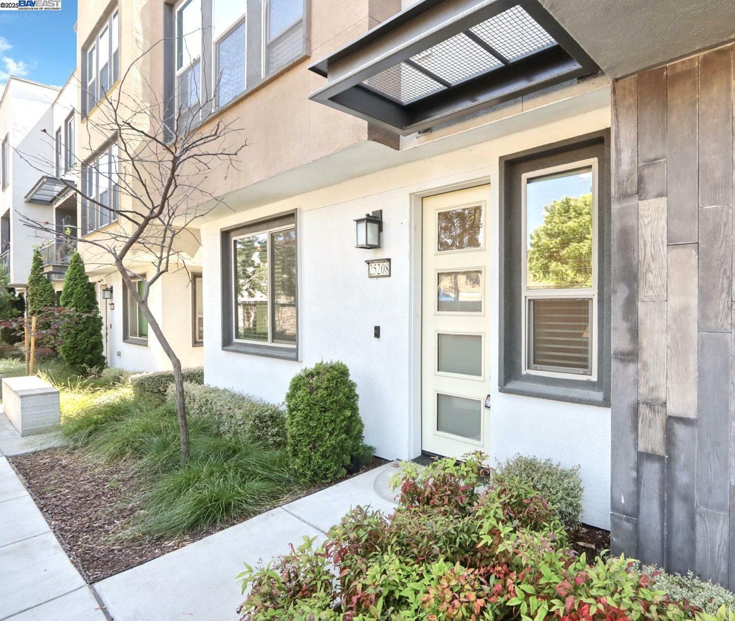 Property Photo: 25208 Parklane Dr CA 94544
