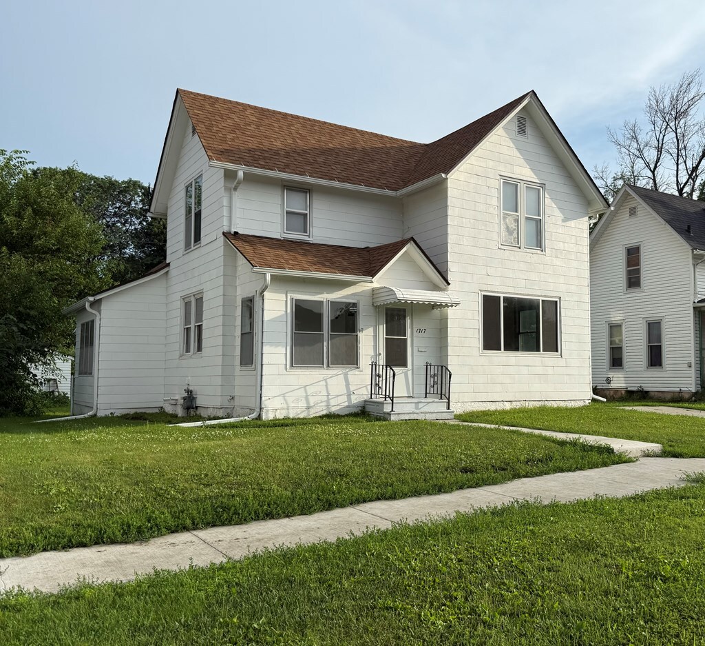 Property Photo: 1717 2nd Ave S IA 50501