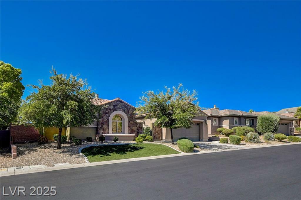 Property Photo: 2172 De Rouge Avenue NV 89044