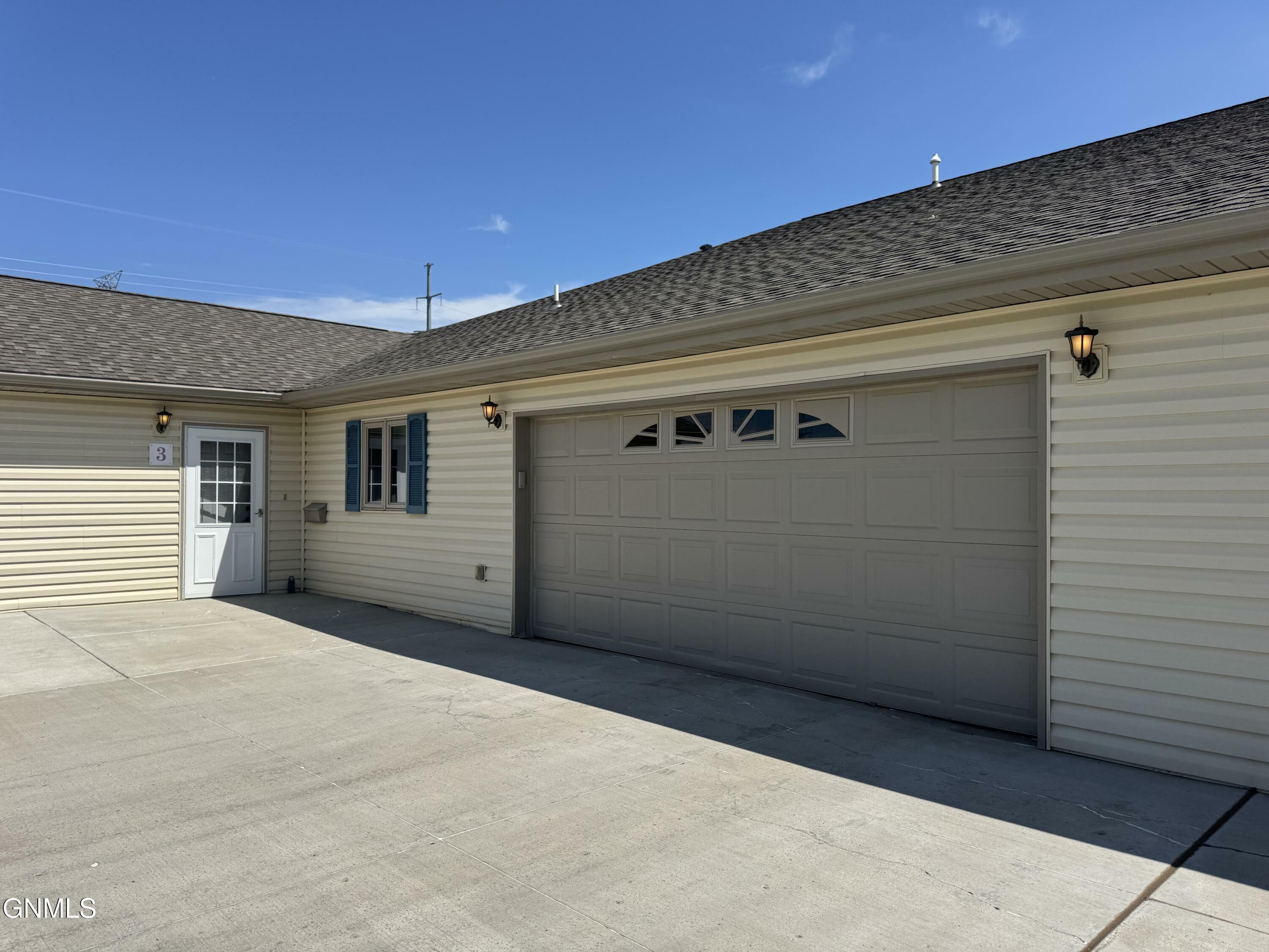 Property Photo:  3112 Nebraska Drive 3  ND 58503 