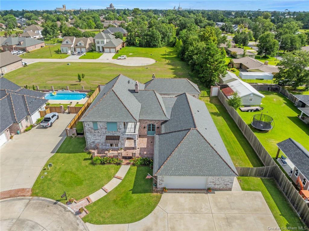 Property Photo: 2200 Longue Vue Drive LA 70605
