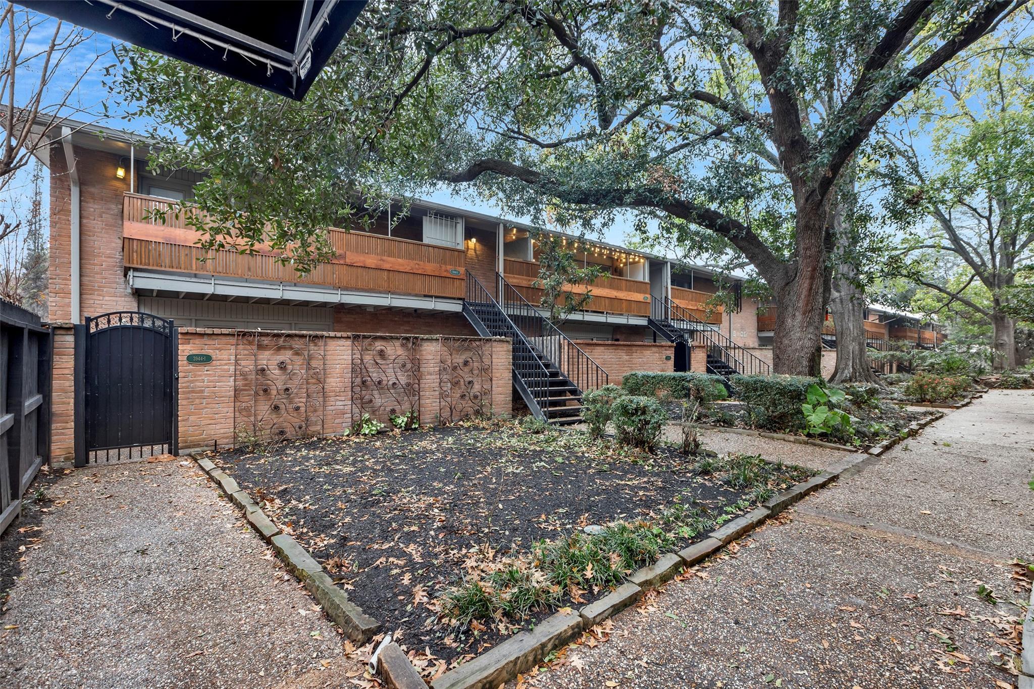 Property Photo:  3944 W Alabama Street 2  TX 77027 