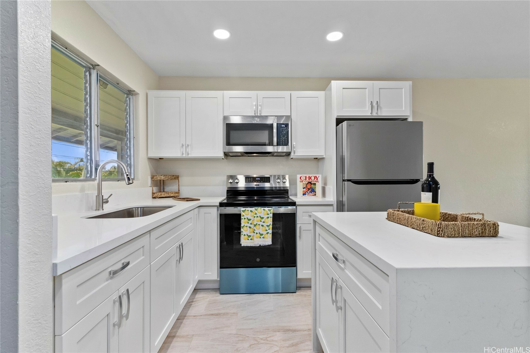 Property Photo: 98-467 Hookanike Street 758 HI 96782