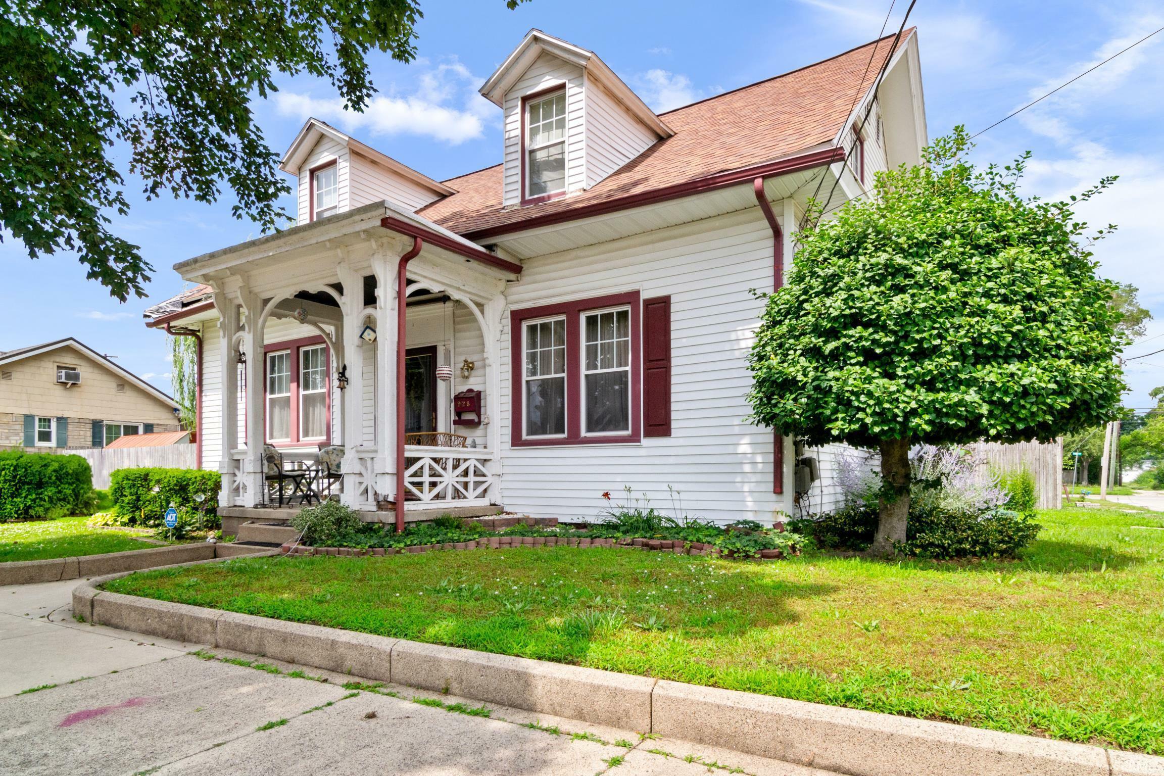 Property Photo:  928 Seminary Street  IN 47591 