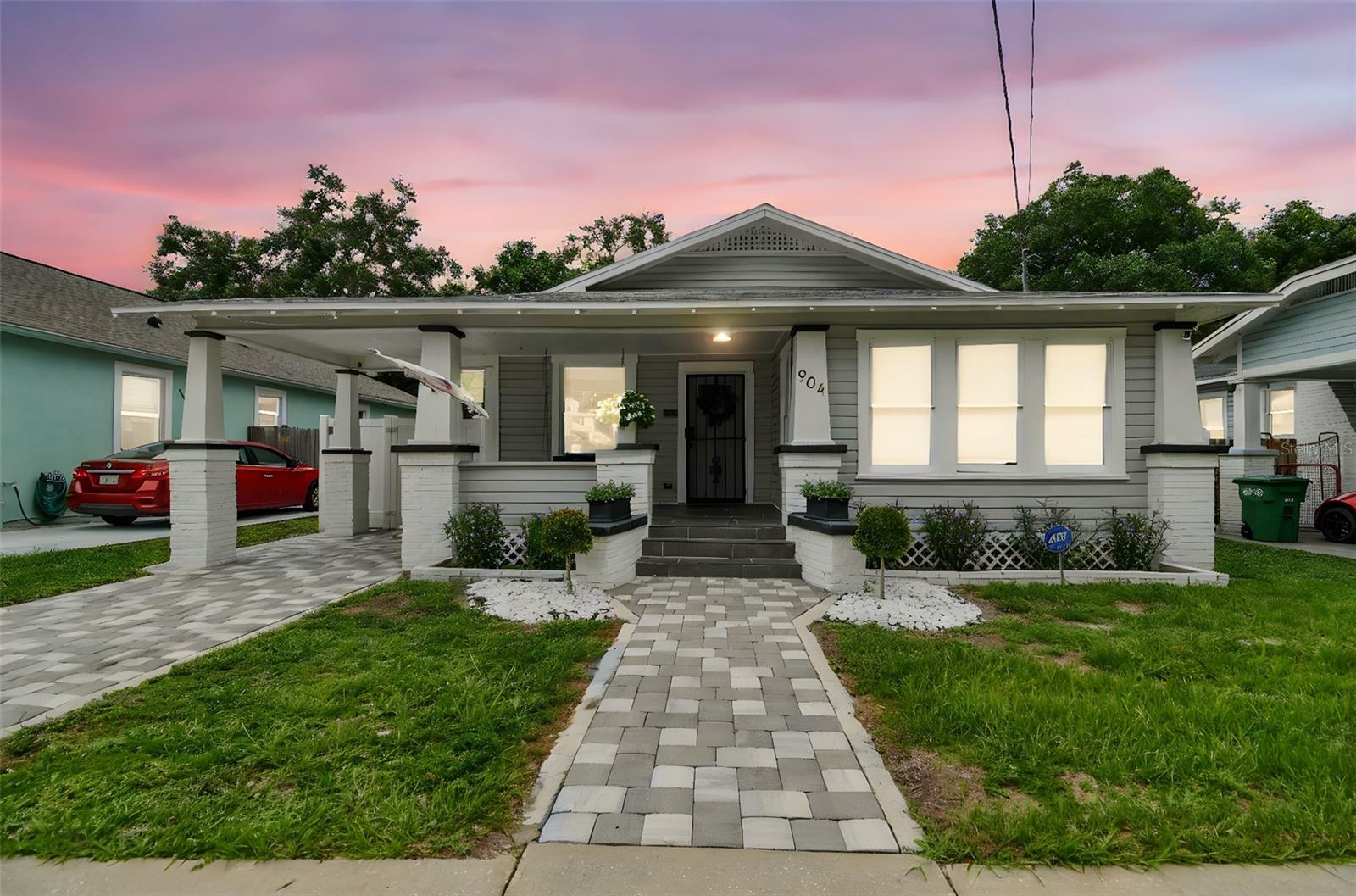 Property Photo: 904 E Hamilton Avenue FL 33604