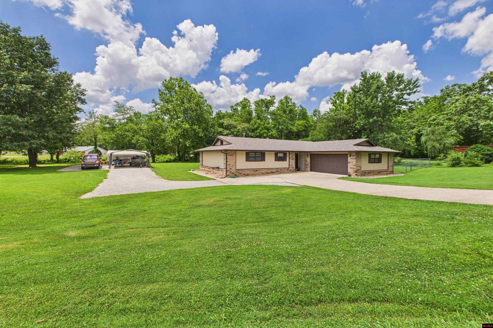 Property Photo: 953 Tanglewood Drive AR 72653