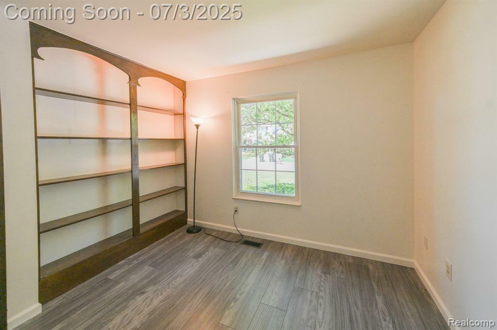 Property Photo:  611 Ten Point Drive  MI 48309 2550 