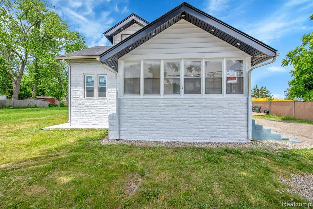 Property Photo: 134 W Auburn Road MI 48307 5001