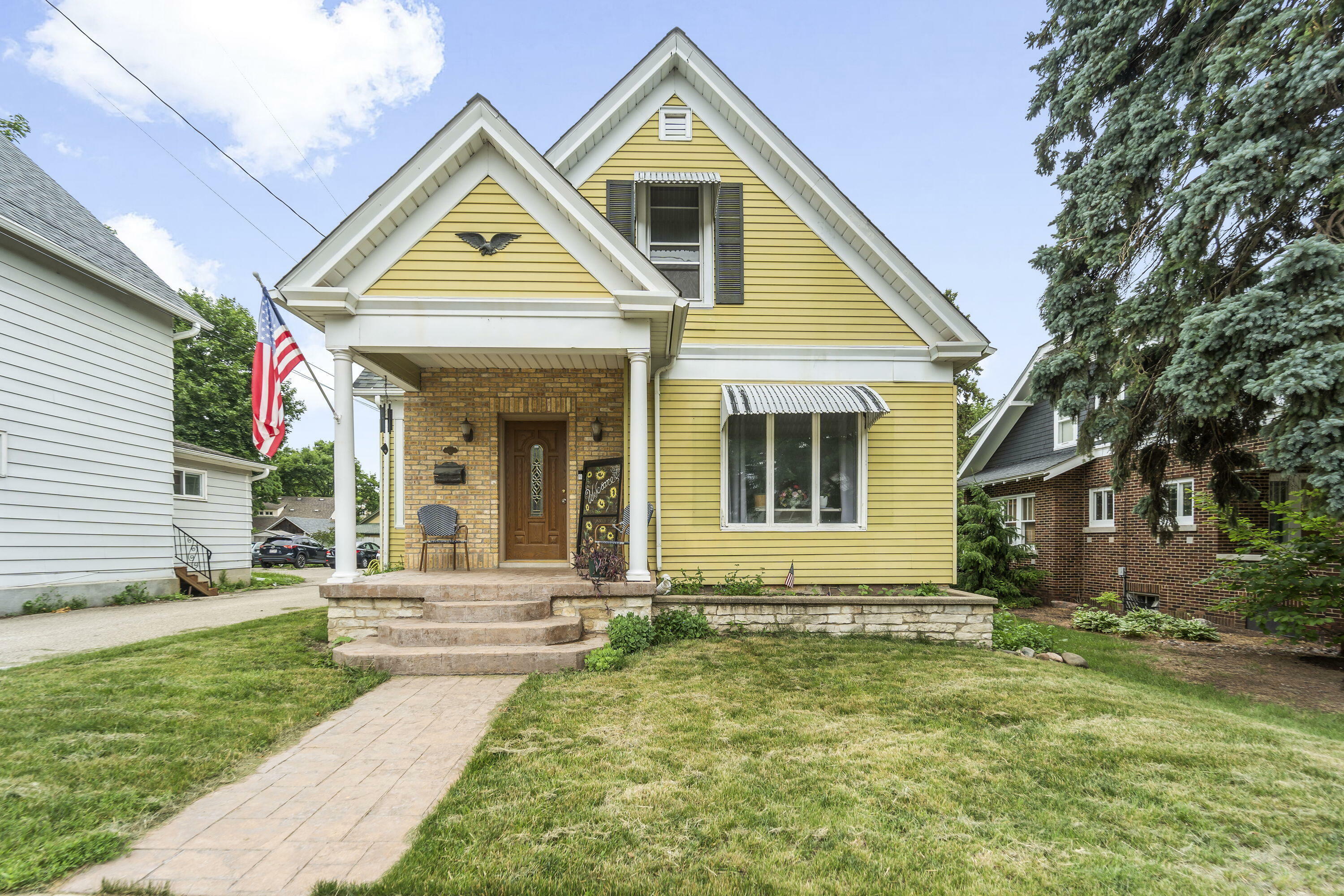 Property Photo:  200 W State St  WI 53105 