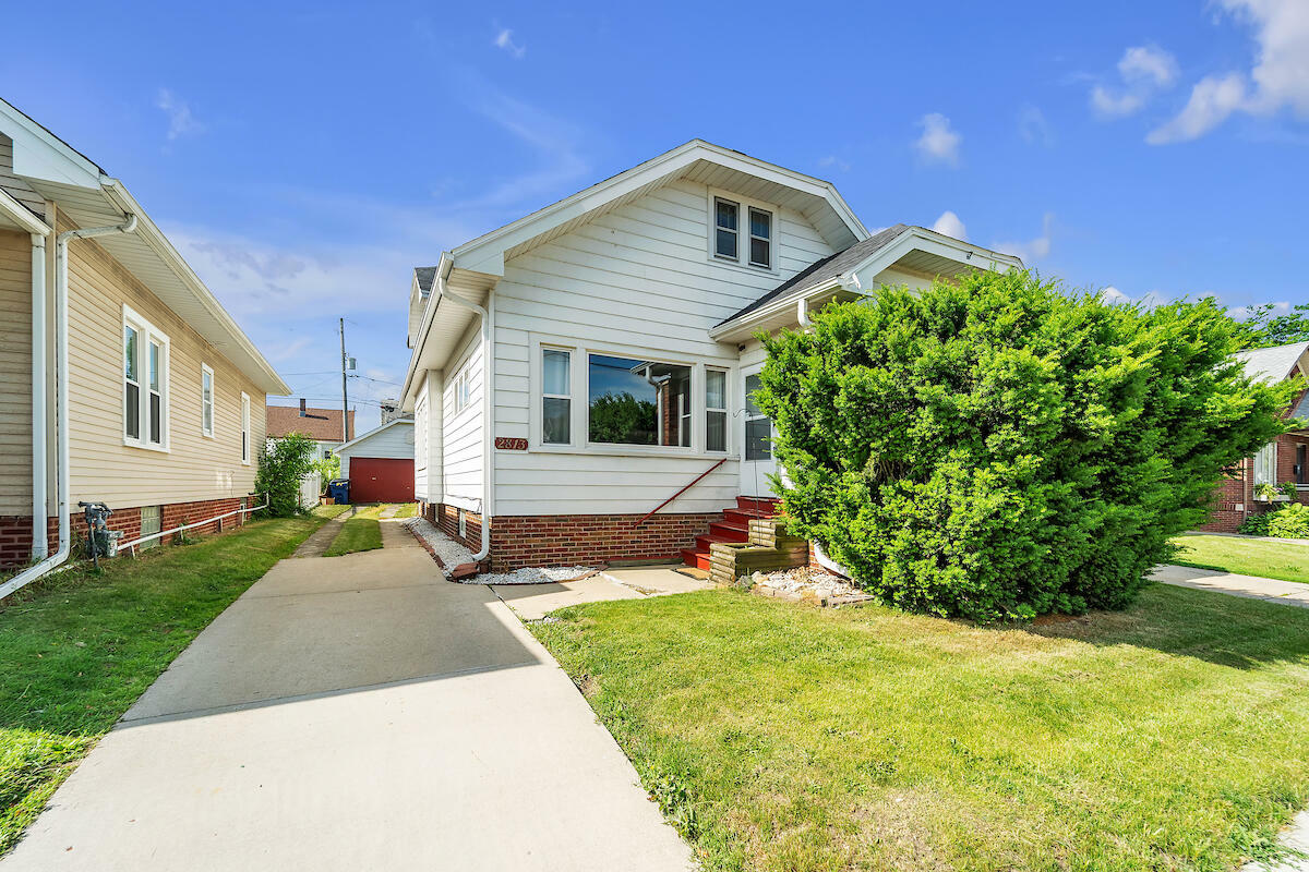 2813 21st St  Racine WI 53405 photo
