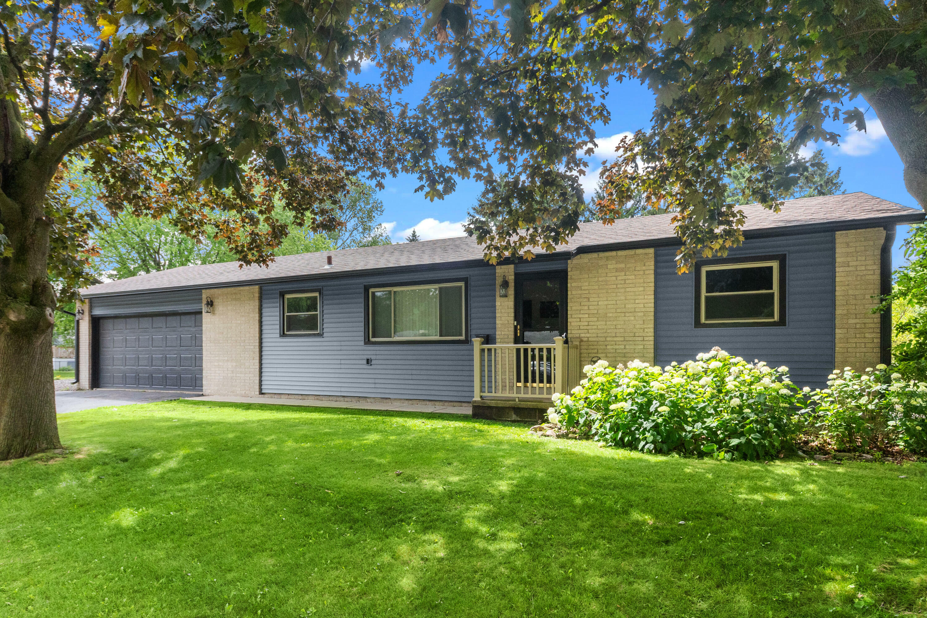 301 E 1st Ave  Elkhorn WI 53121 photo