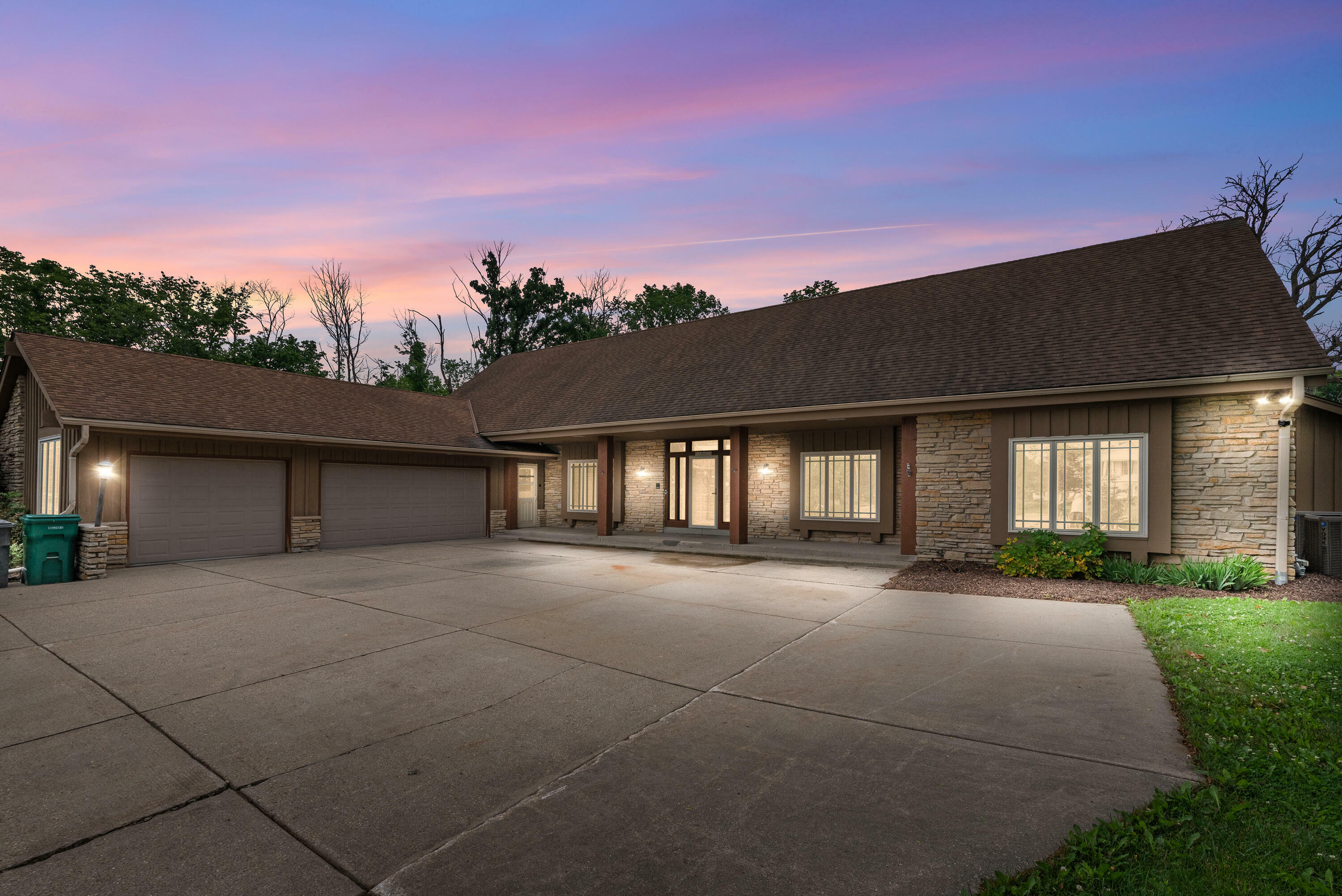 W162n8224 Tamarack Ct  Menomonee Falls WI 53051 photo