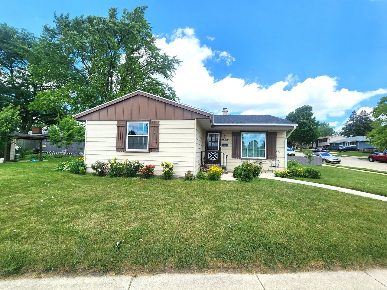 Property Photo: 5100 16th St WI 53406