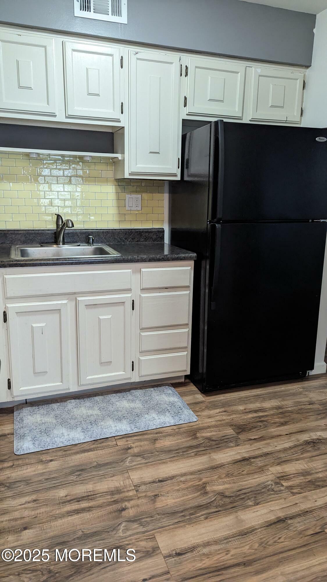 Property Photo:  