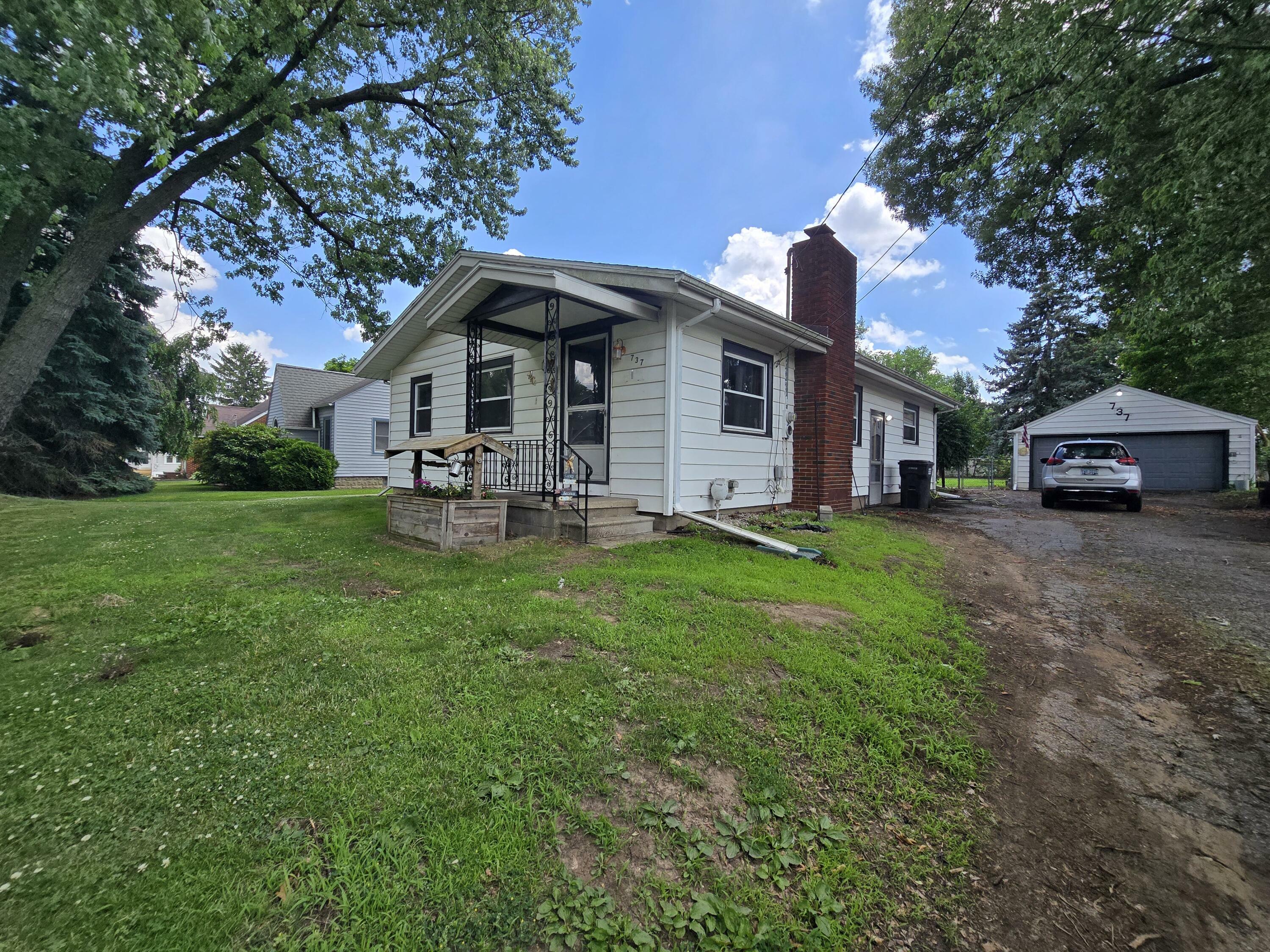 Property Photo: 737 Royal Drive MI 49202